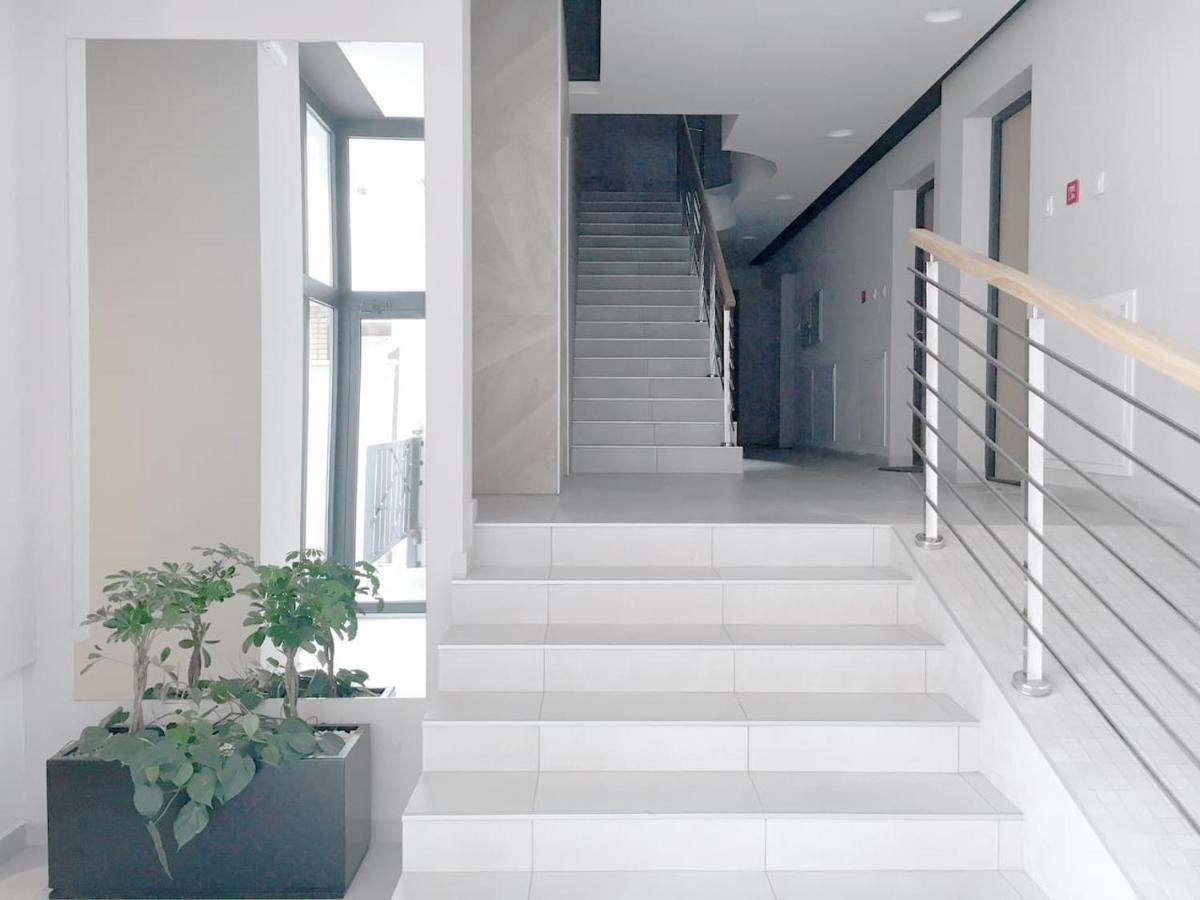 New Central Light Apartment With Private Parking โนวีซาด ภายนอก รูปภาพ