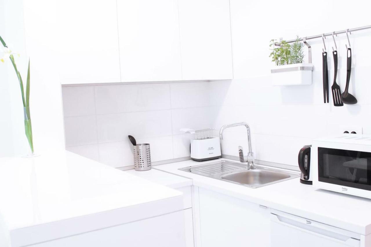 New Central Light Apartment With Private Parking โนวีซาด ภายนอก รูปภาพ